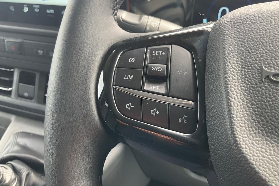 Ford TRANSIT CUSTOM Photo autoimg-5b3729f94c6ecda81b99c502ca6f8ee5d50530f7.jpg