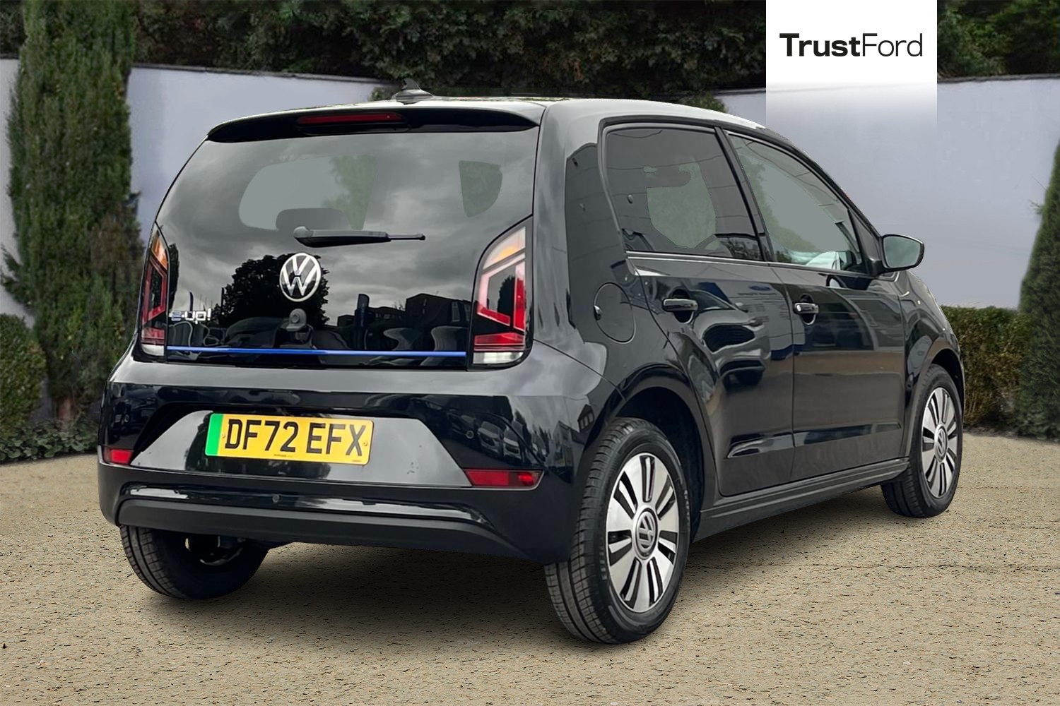 Volkswagen UP Photo 3