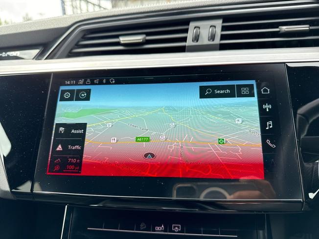 AUDI e-tron Photo 14