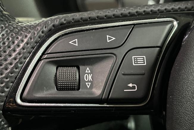 AUDI Sq2 Photo 16