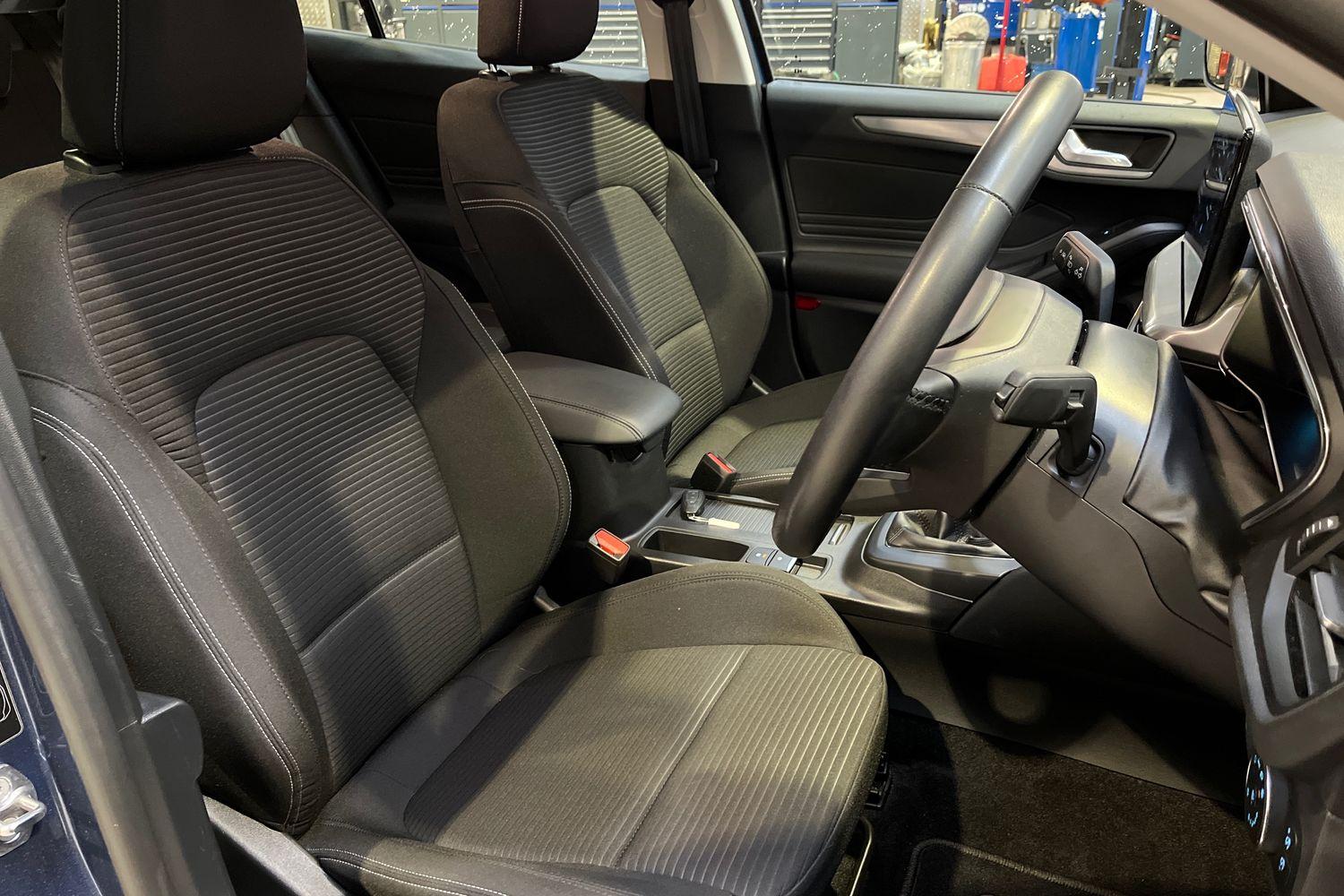 Ford FOCUS Photo 16