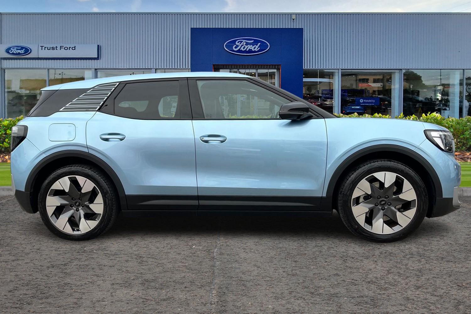 Ford Explorer Photo 2