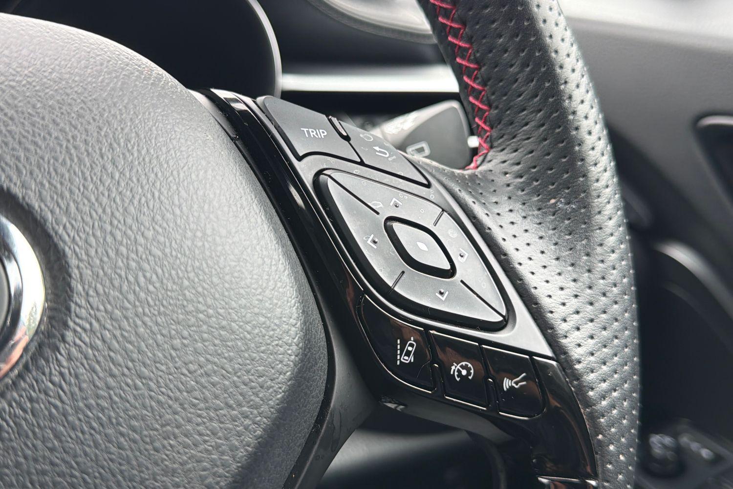 Toyota C-HR Photo 39