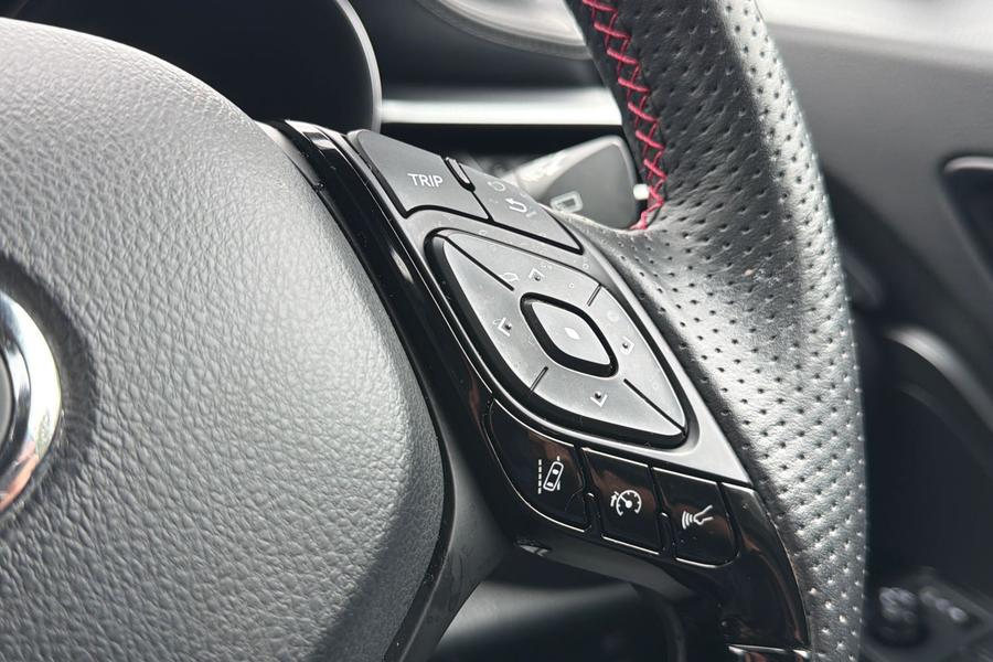 Toyota C-HR Photo autoimg-5b47fa6a199ce288e7de0c3ce46921a8fb7838fc.jpg