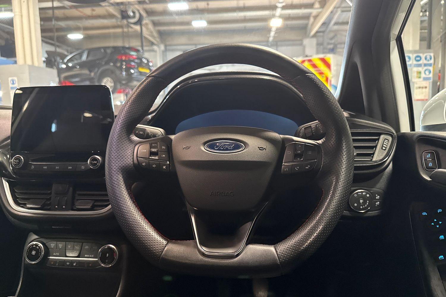Ford FIESTA Photo 11