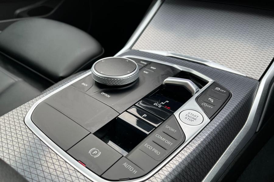 BMW 3 SERIES Photo autoimg-5b50c60400e7f9780d0c5a7c6f59e6acd6c92e7d.jpg