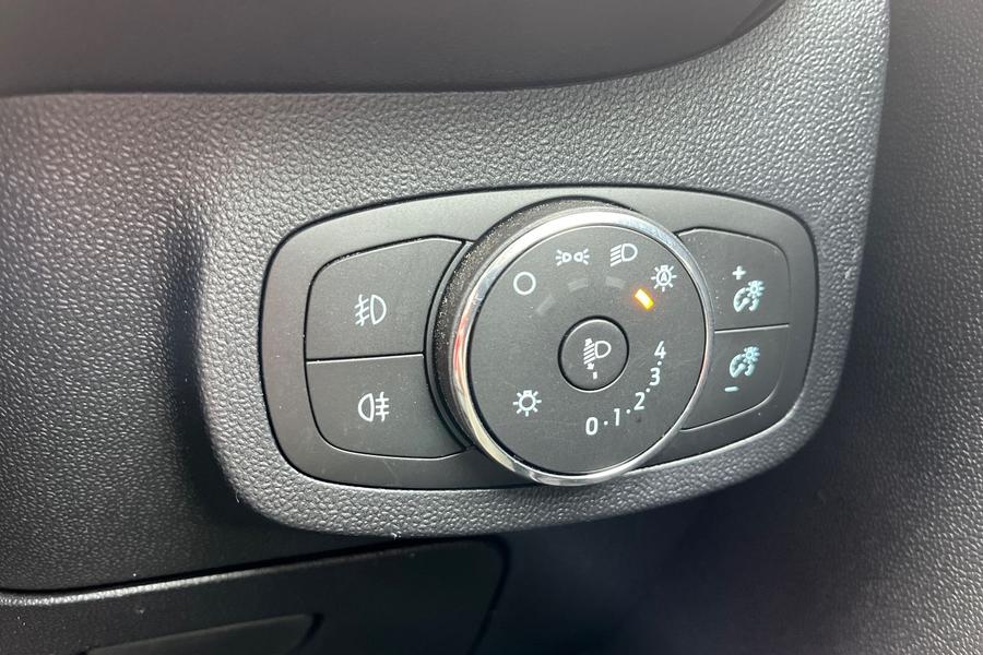 Ford FIESTA Photo autoimg-5b510e7fdf3c4e260e761535a6a15358173f3f28.jpg