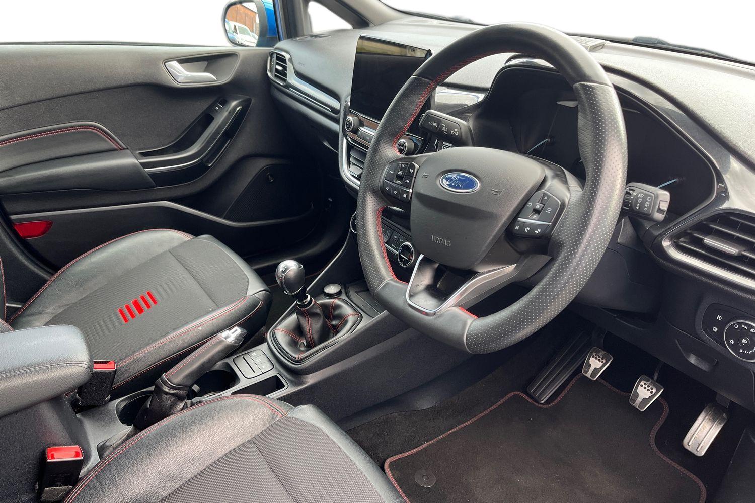Ford FIESTA Photo 8