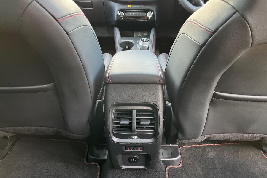 Ford Kuga Photo autoimg-5b58afb3c70ec6179f3f6f32f81e3b47b48c87bf.jpg