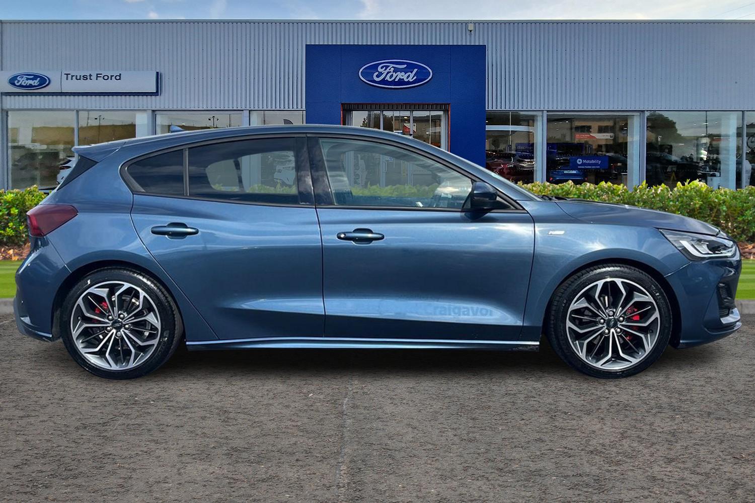 Ford Focus Photo 2
