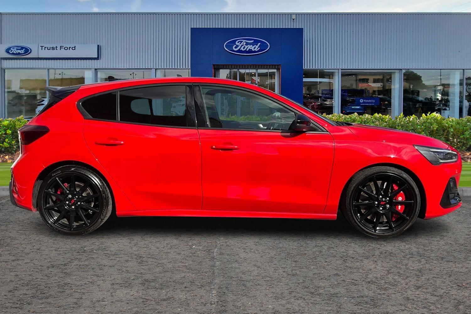 Ford Focus Photo 2