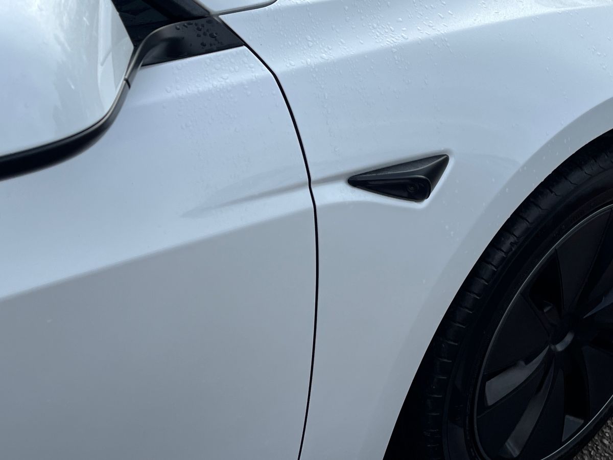 TESLA Model 3 Photo 21