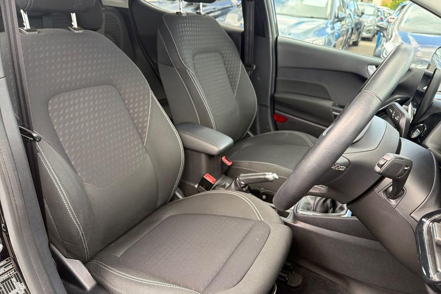Ford FIESTA Photo autoimg-5b72ba4a4e7a3cc0deefee7872953fa24285adc7.jpg