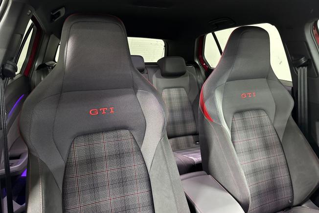 VOLKSWAGEN Golf Photo 27