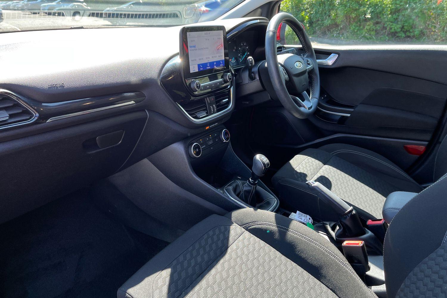 Ford FIESTA Photo 17