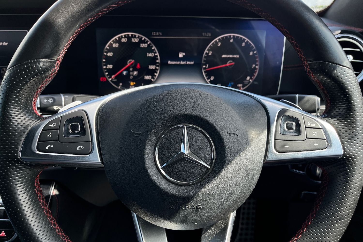 Mercedes-Benz E CLASS Photo 11