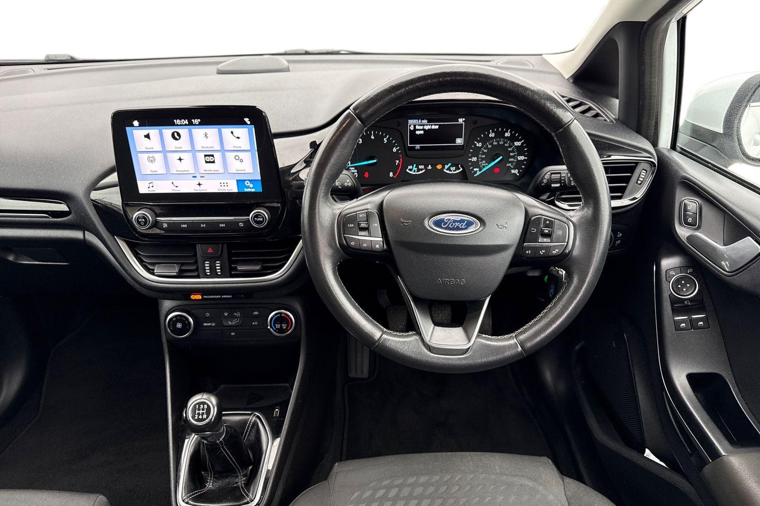 Ford FIESTA Photo 10