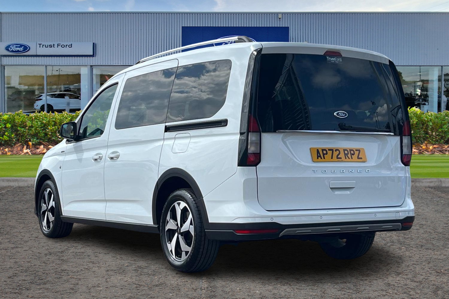 Ford TOURNEO CONNECT Photo 1