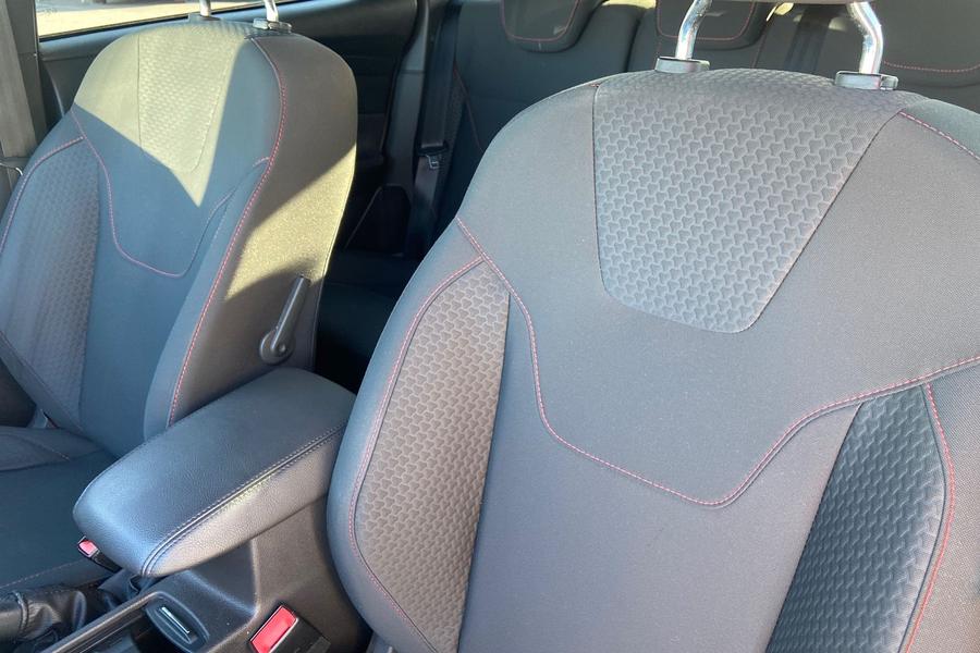 Ford FOCUS Photo autoimg-5b8c231865d806611c8be9f4bf66b1d1ab7ce92c.jpg