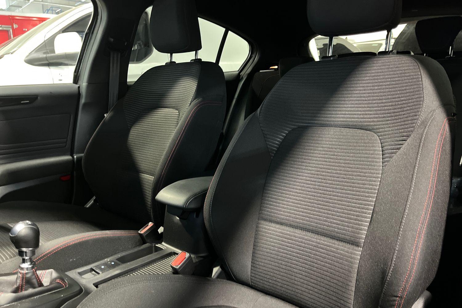 Ford Focus Photo 18