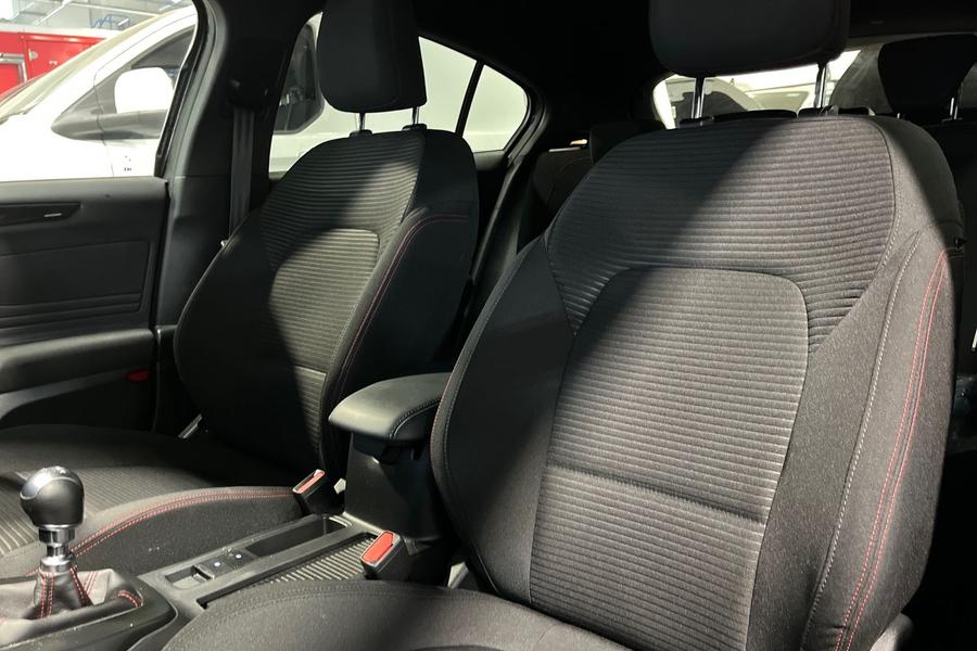 Ford Focus Photo autoimg-5b8e36a9765278f1ff8488de26ed30f5056a3706.jpg