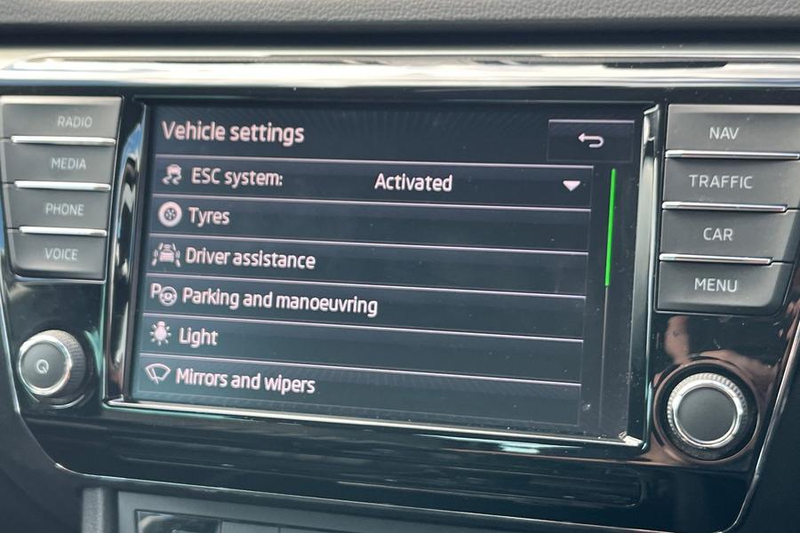 Skoda SUPERB Photo autoimg-5b8f798d65545b77cd4410c24e38fdcde6b8810b.jpg
