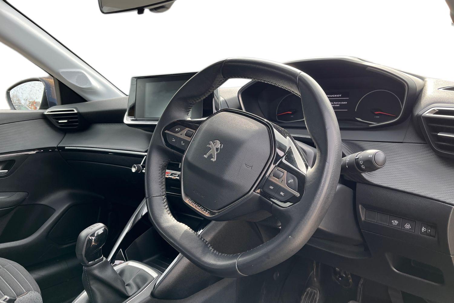 Peugeot 208 Photo 8