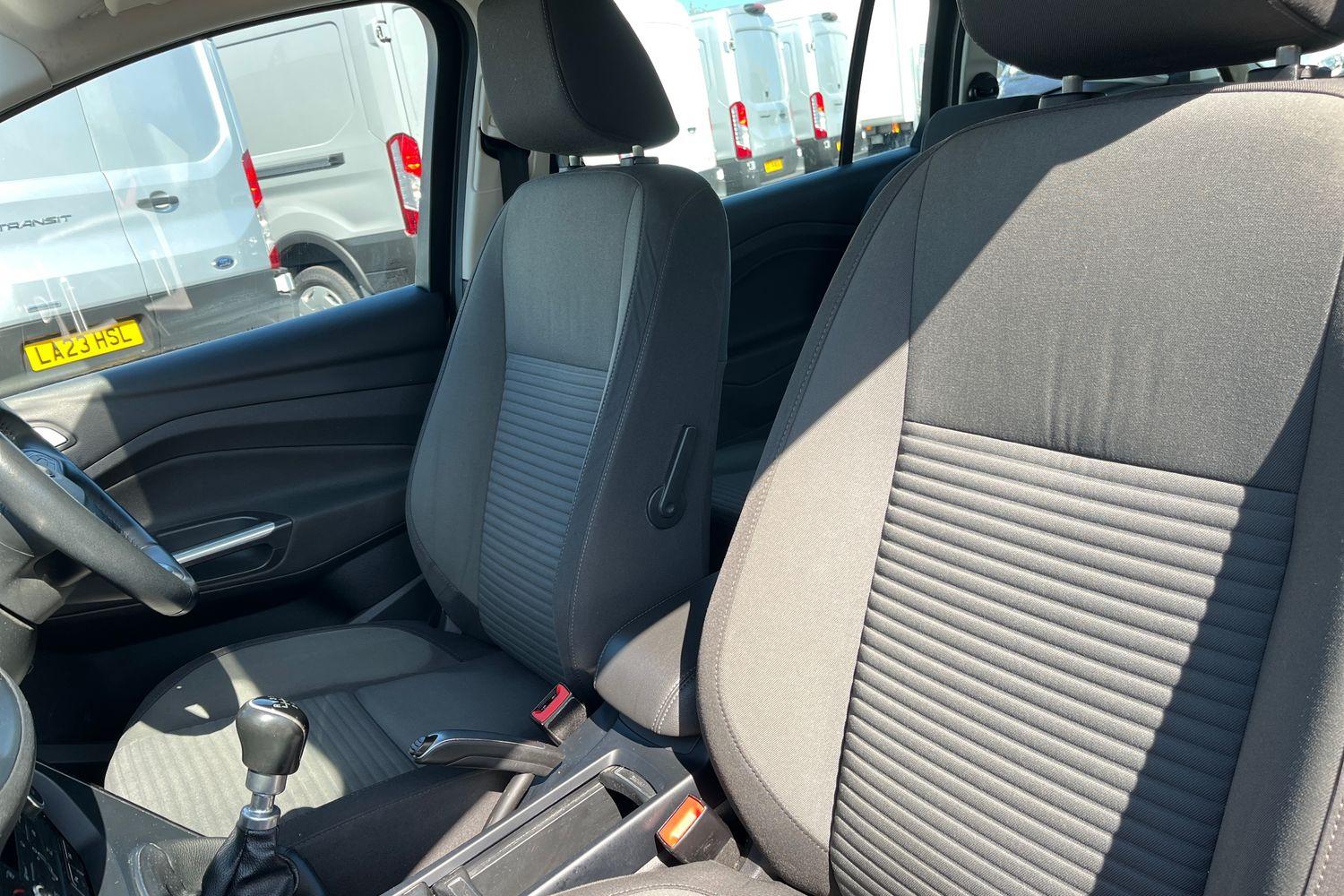 Ford GRAND C-MAX Photo 18