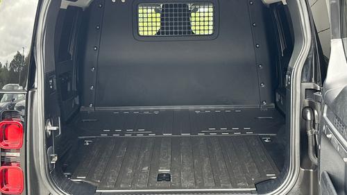 Land Rover Defender Photo autoimg-5b92f1487b473c1463bcad7d8fd58ef90c91ccda.jpg