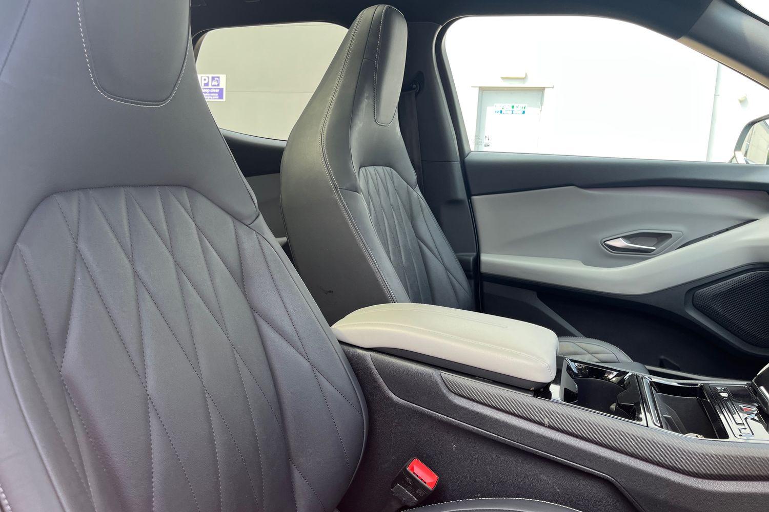 Ford Explorer Photo 16