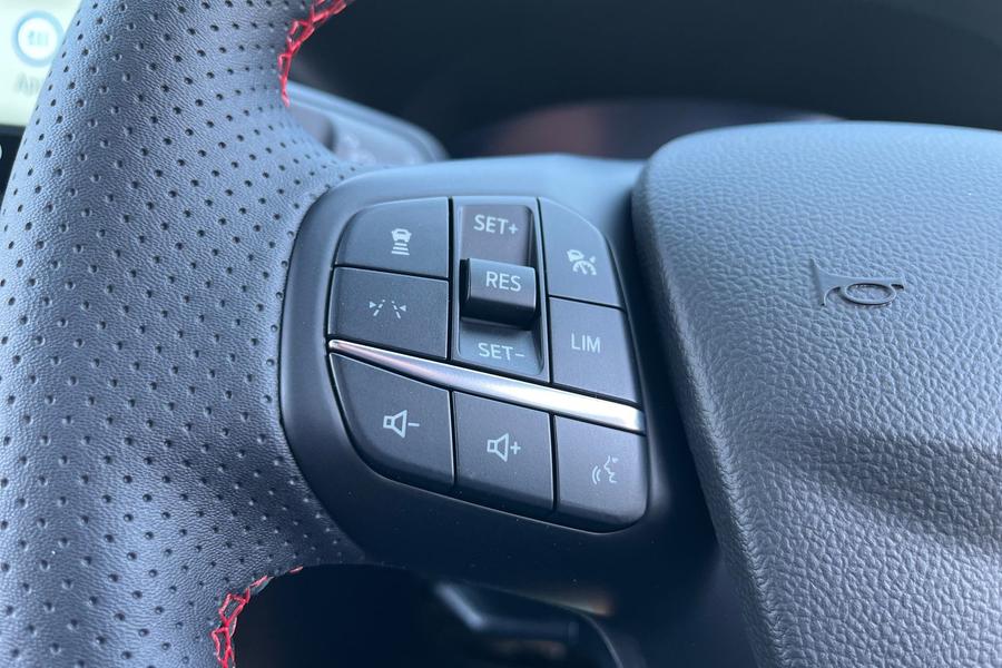 Ford Kuga Photo autoimg-5b96e63417e83b40b5a2b7c7a0b0d8d5a729a480.jpg