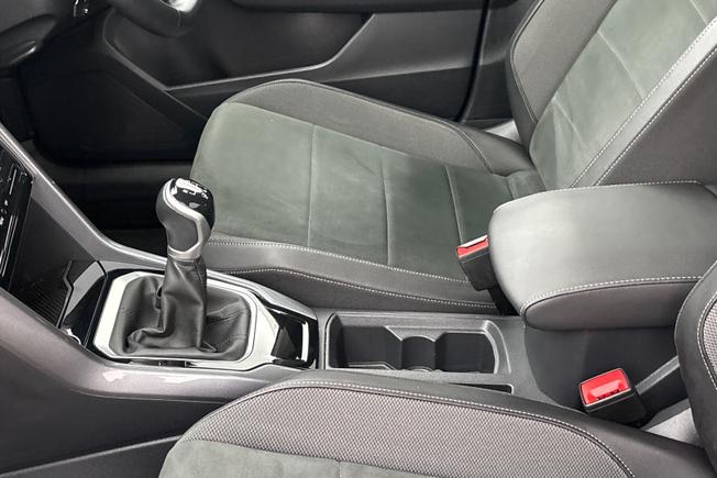 VOLKSWAGEN T-Roc Photo 30