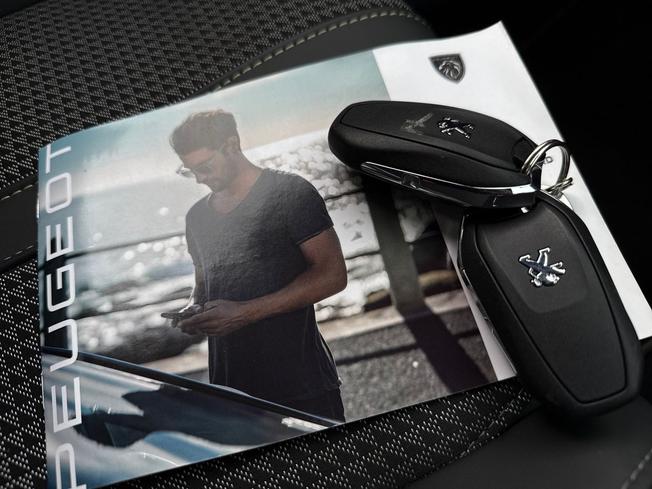 PEUGEOT 208 Photo 40