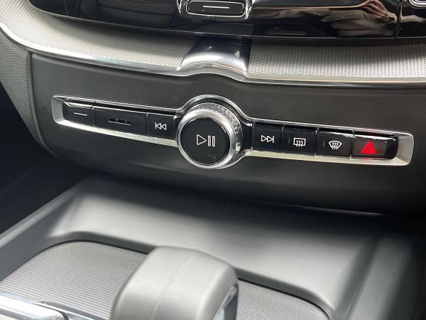 Volvo XC60 Photo autoimg-5ba94a9486c4e4bffcbb67cb0d6d107c742572c6.jpg