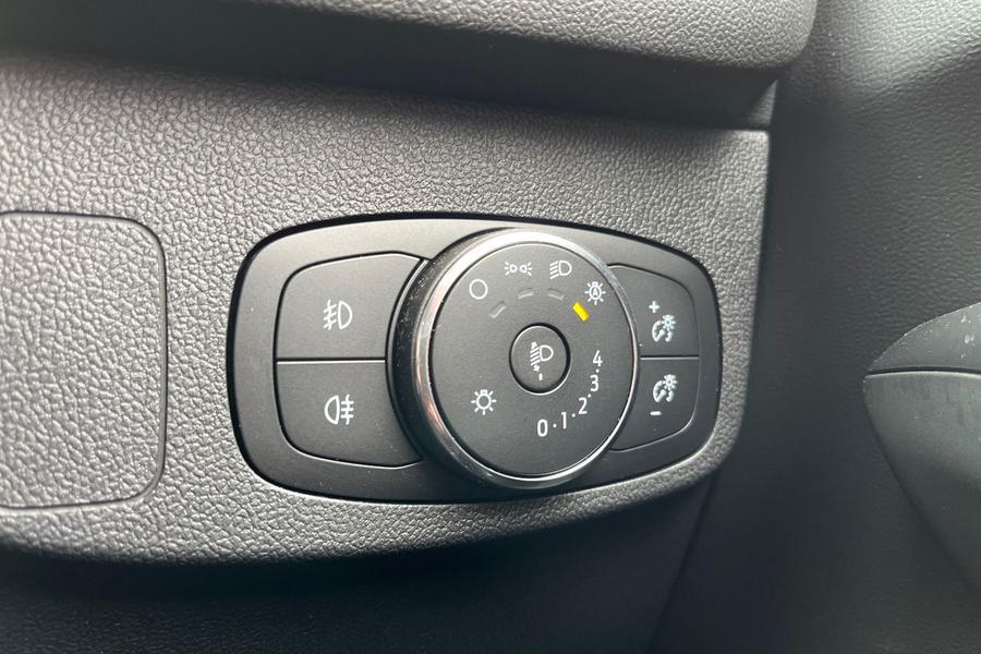 Ford FOCUS Photo autoimg-5baf0bb31907333fd1f2184f1c82ec6a6d502978.jpg