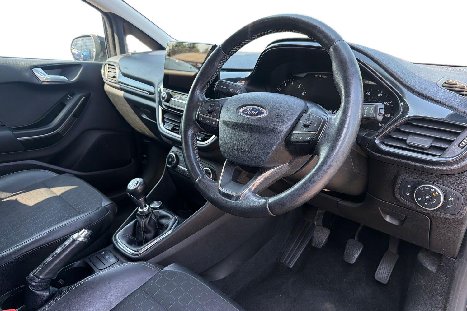 Ford FIESTA Photo 8