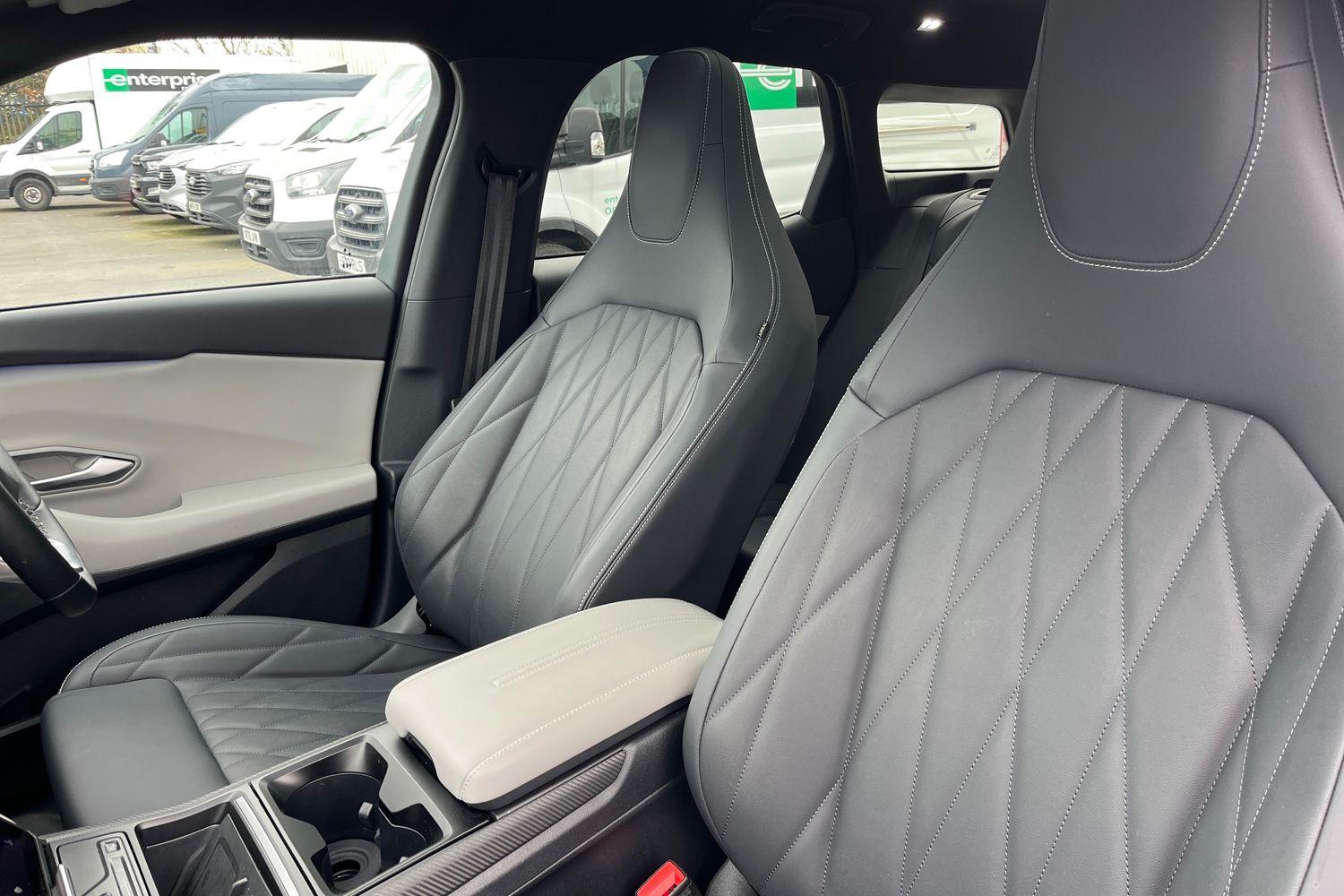 Ford EXPLORER Photo 18