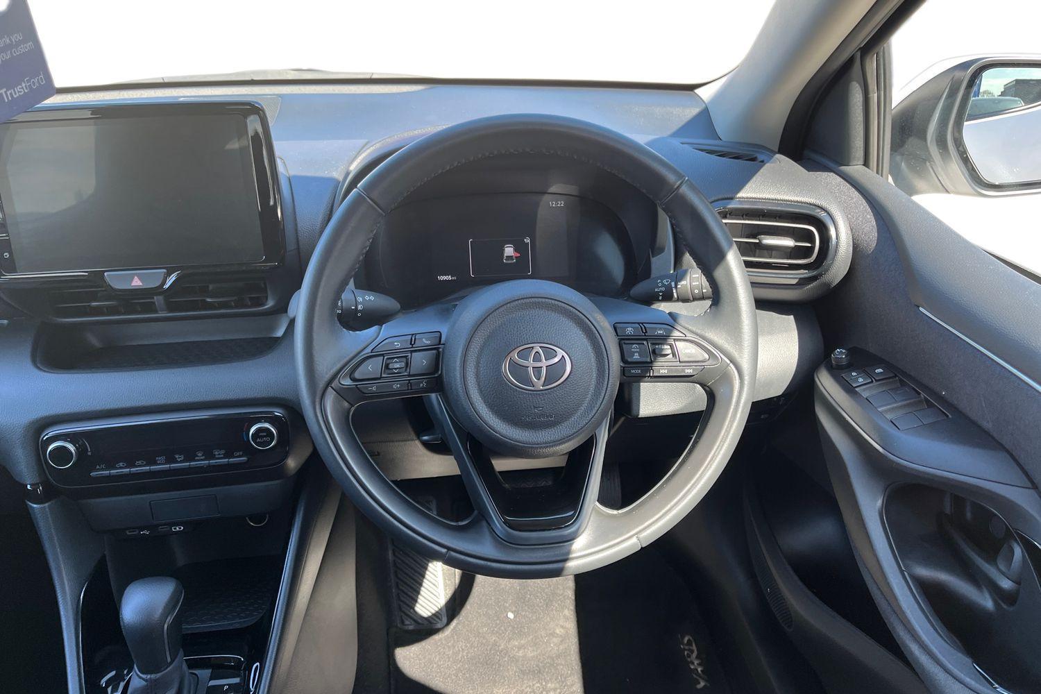 Toyota YARIS Photo 10