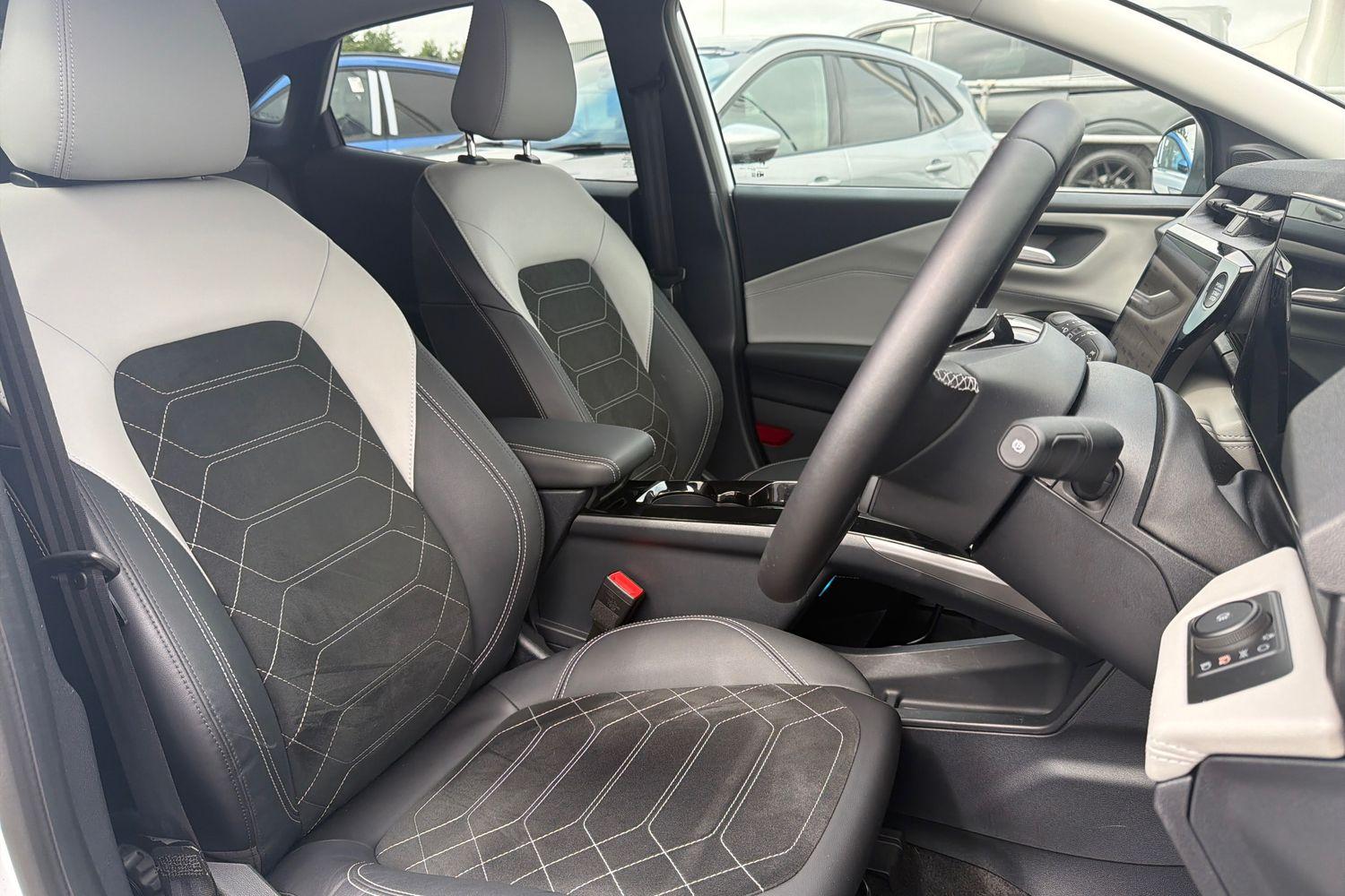 Ford Puma Gen-E Photo 16
