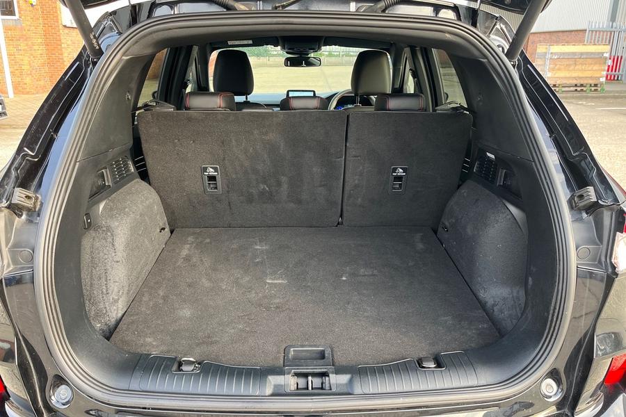 Ford Kuga Photo autoimg-5bc77356b57a12350e35da0ced380a2527b9c834.jpg