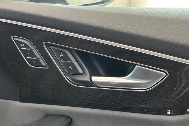 AUDI Q8 Photo 28