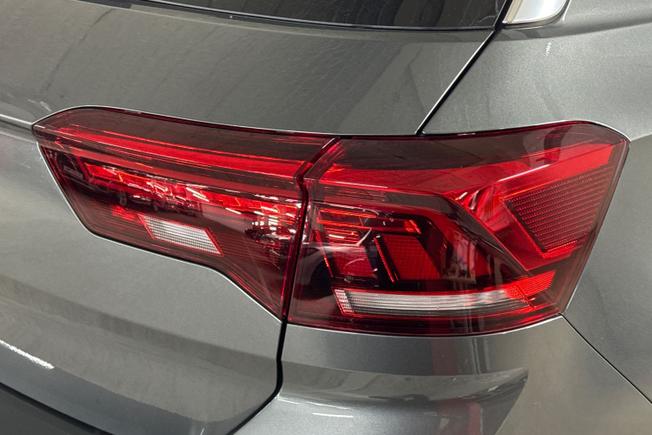 VOLKSWAGEN T-Roc Photo 18