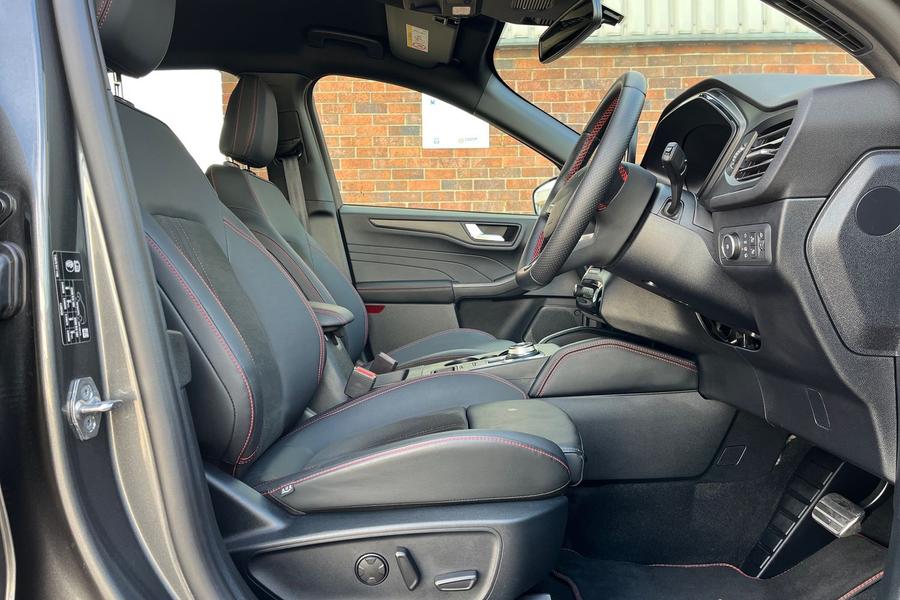 Ford Kuga Photo autoimg-5bd1c8524dbb9d564dcda0af1ad40c719bbe43f5.jpg