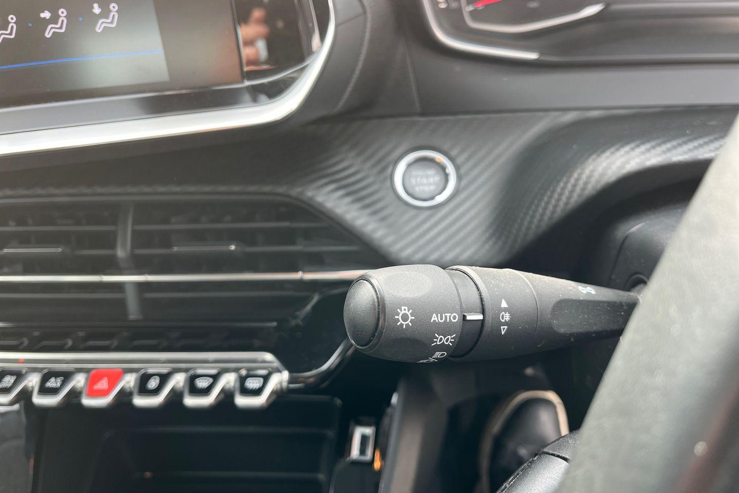 Peugeot 208 Photo 13
