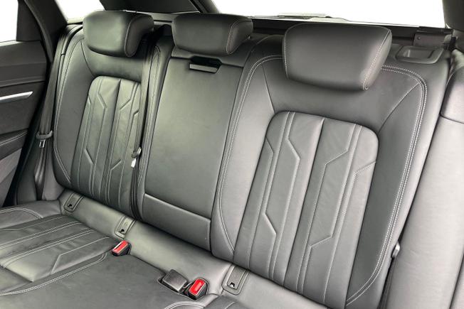 AUDI e-tron Photo 9