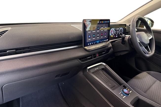 Volkswagen T-Roc Photo 2