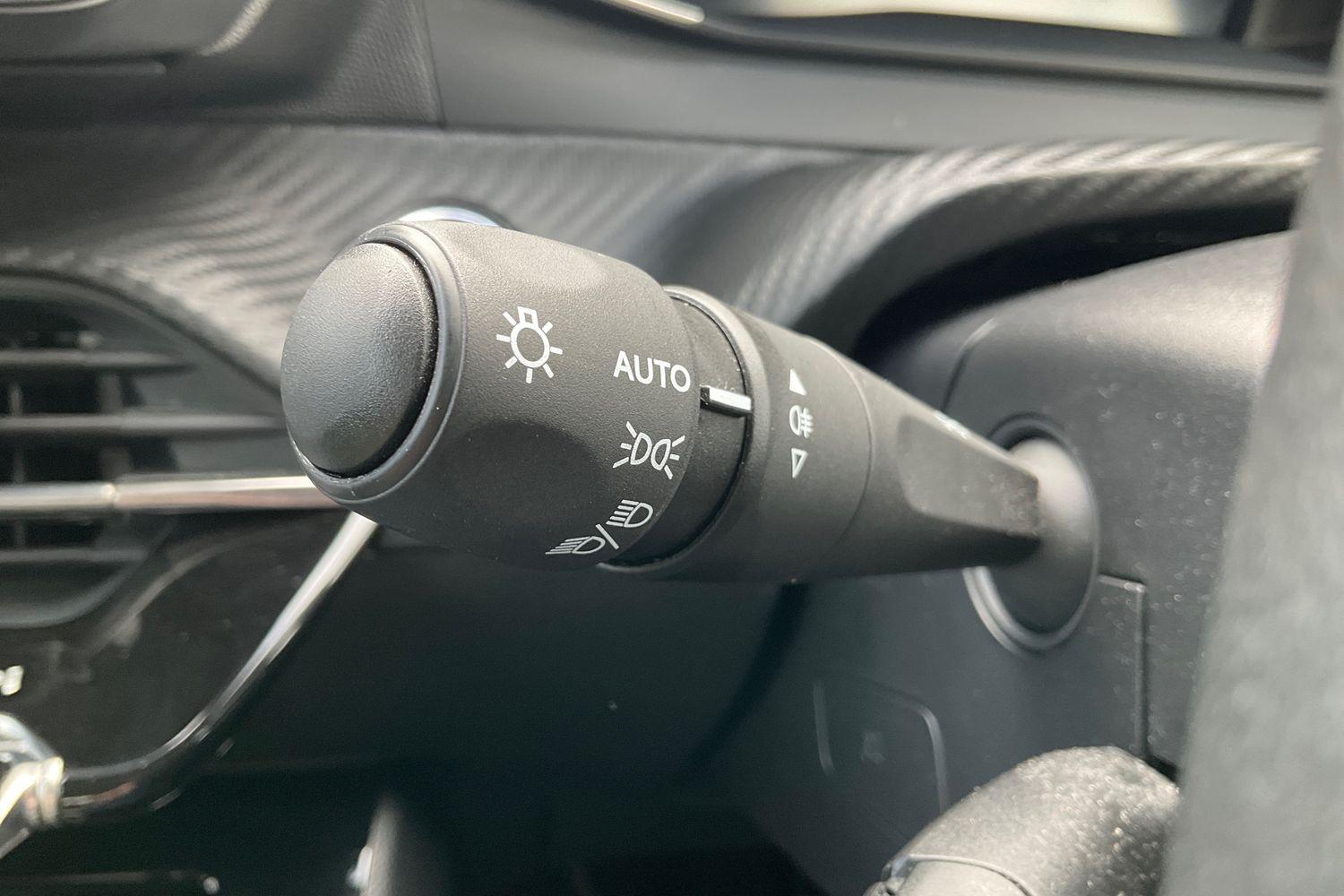 Peugeot 208 Photo 13