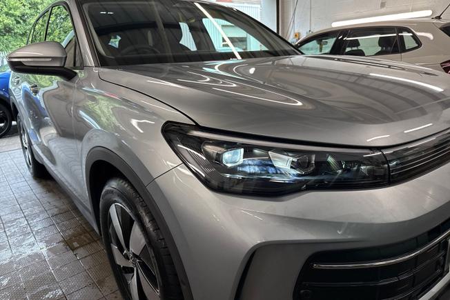 VOLKSWAGEN Tiguan Photo 19