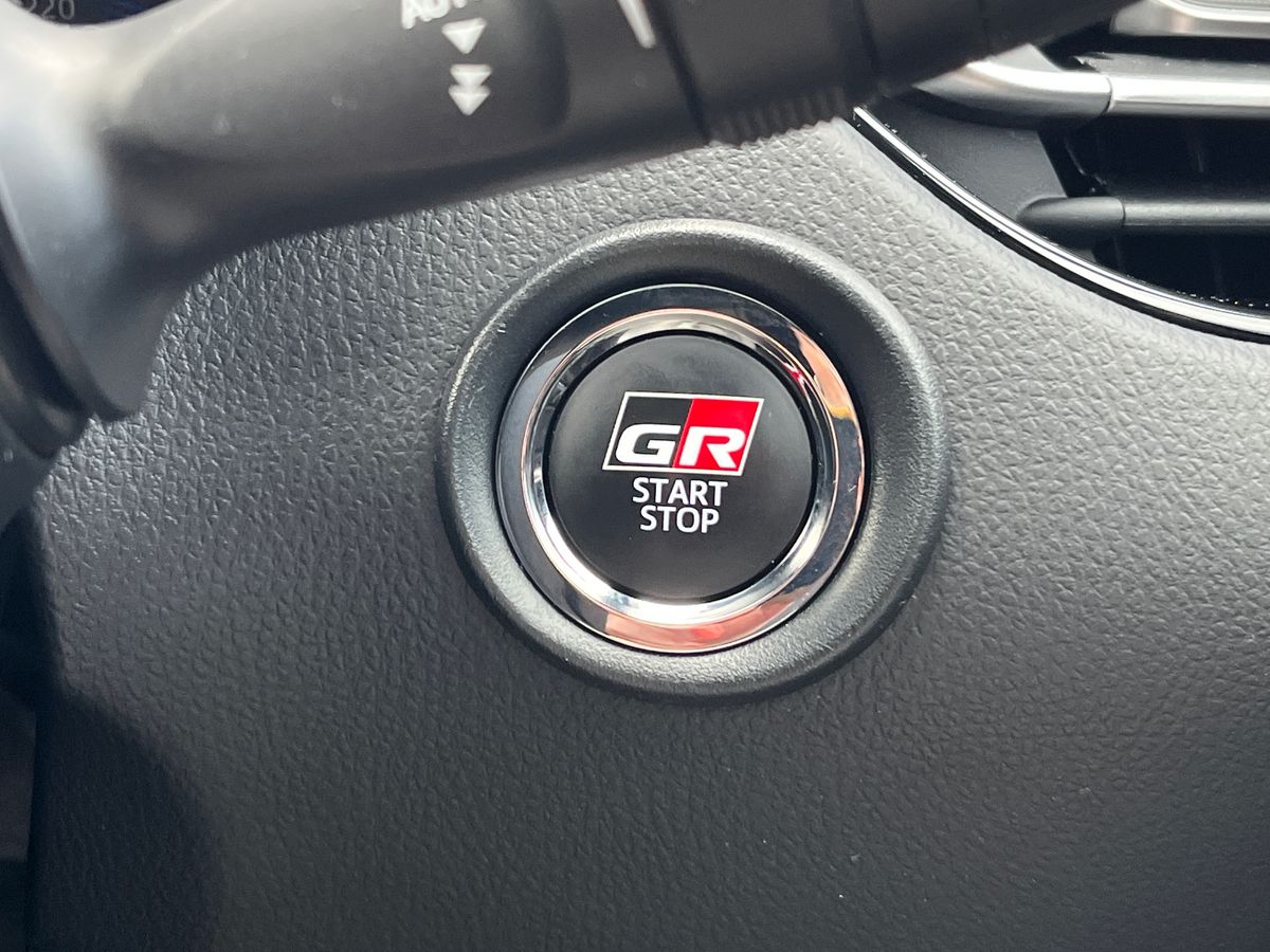 Toyota C-HR Photo 32