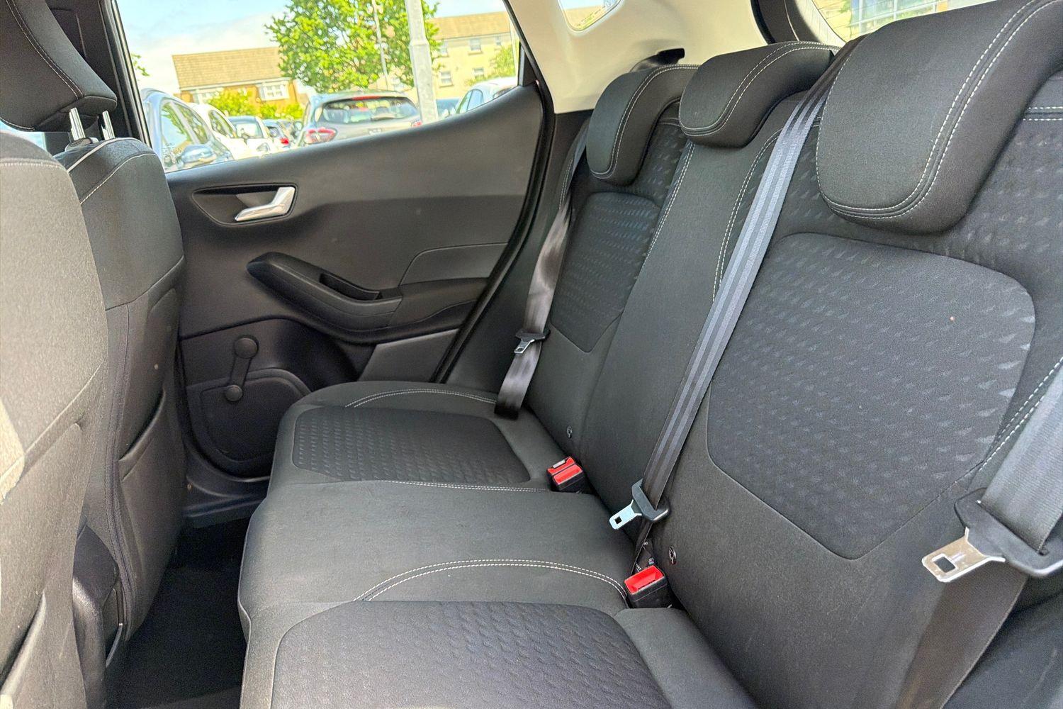 Ford FIESTA Photo 19